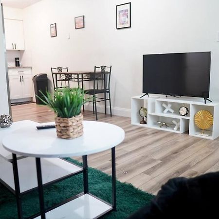 Jay'S Cozy Arts Apartment Tampa Bagian luar foto